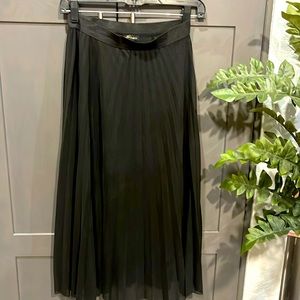 Cute flexible pleated knee skirt 💕